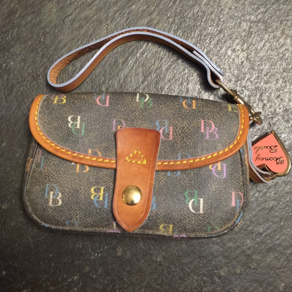Dooney & Bourke wristlet‎
